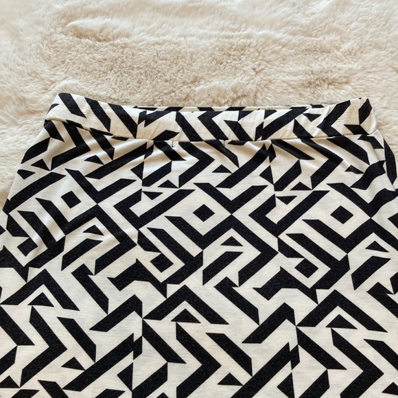 Romeo & Juliet Aztec print maxi skirt. Size Medium. - Picture 5 of 11